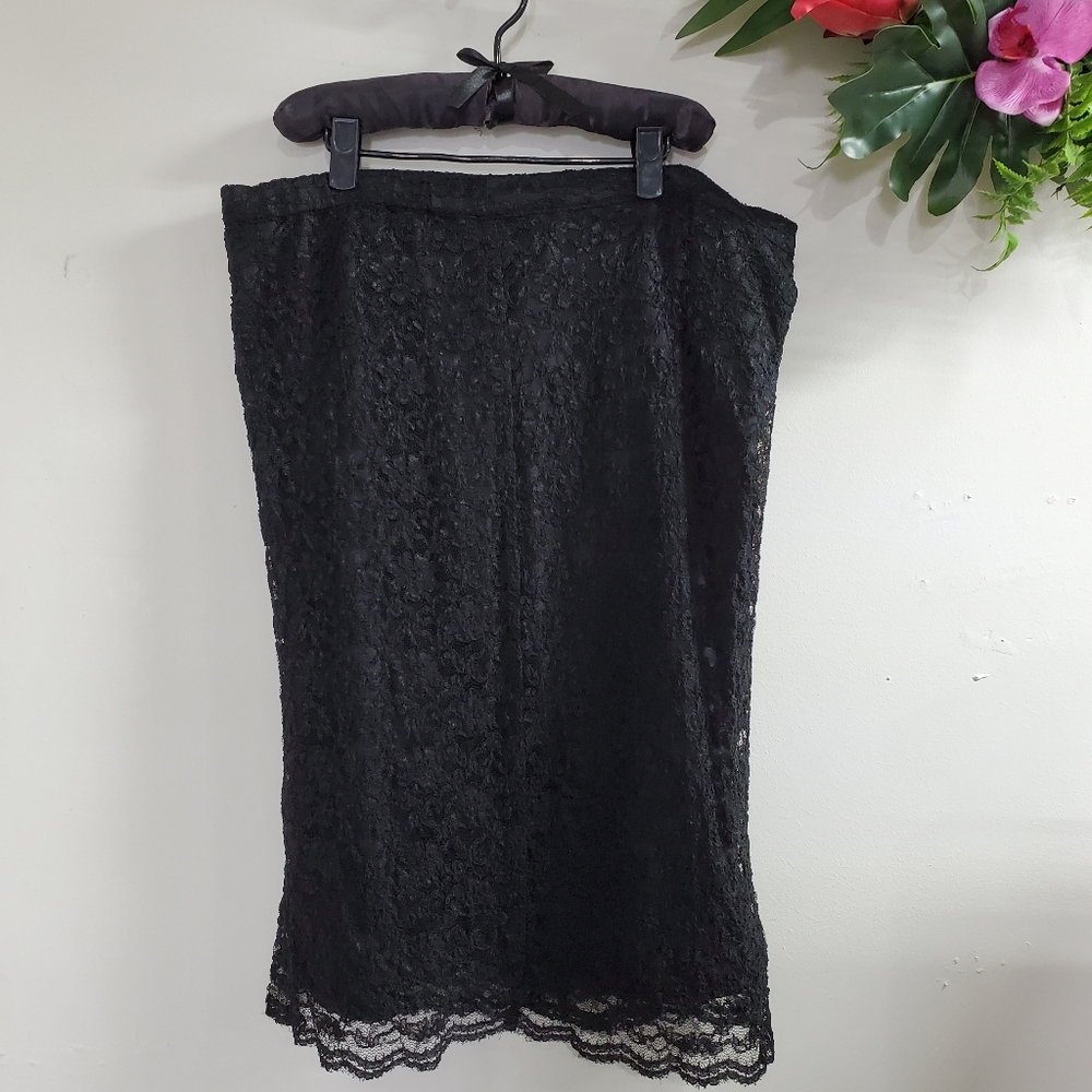 Last chance! Closet Closing! Terry Lewis Classic Luxuries lace black skirt large
